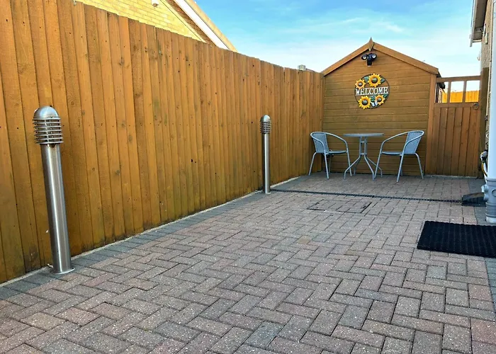 Bungalow-2Bed-1Bath-Petfriendly-Parking
