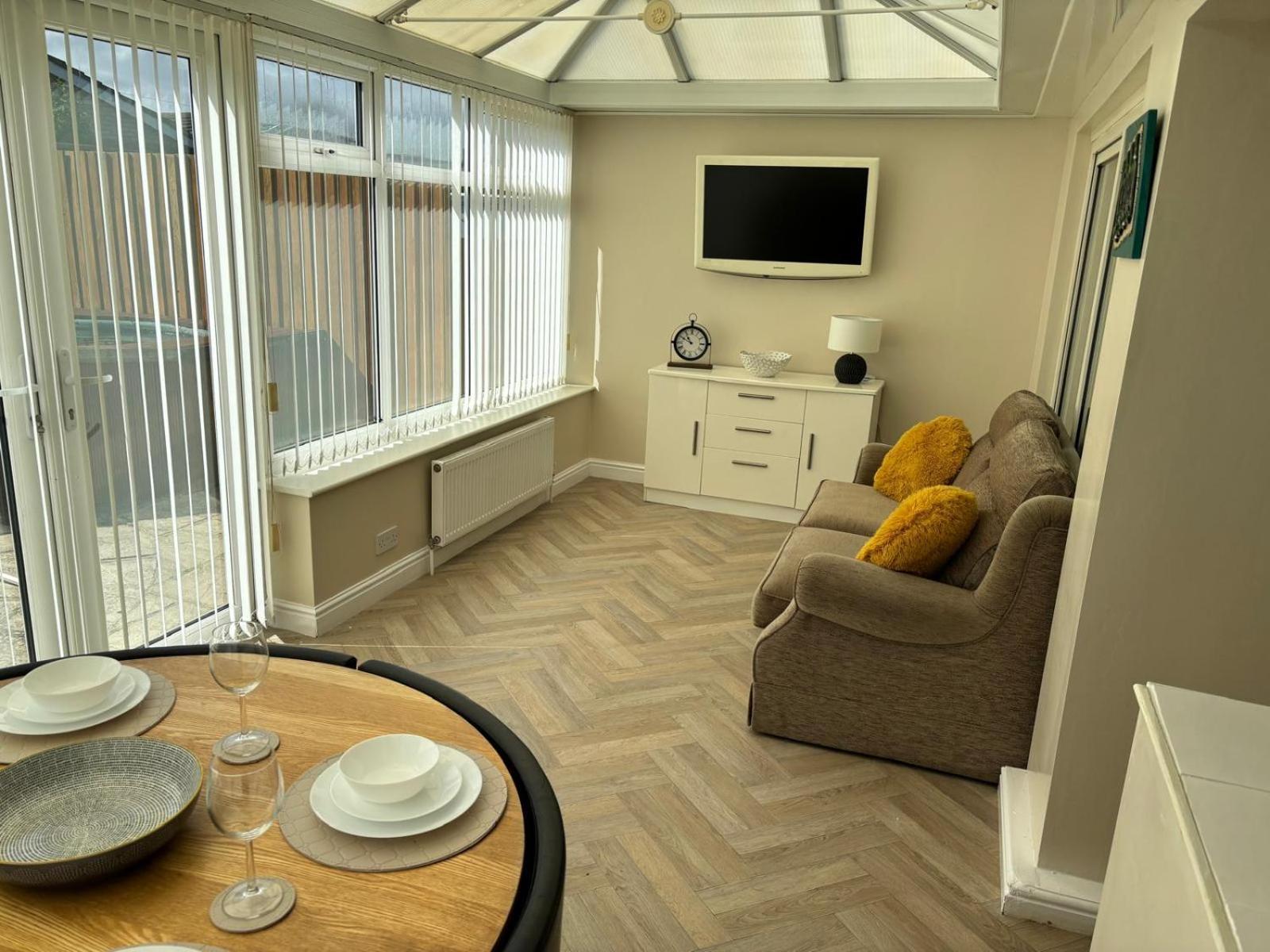 Bungalow-2bed-1bath-petfriendly-parking Skegness