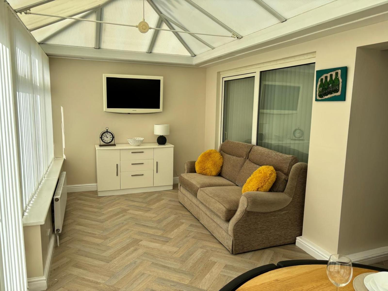 Bungalow-2bed-1bath-petfriendly-parking * Skegness