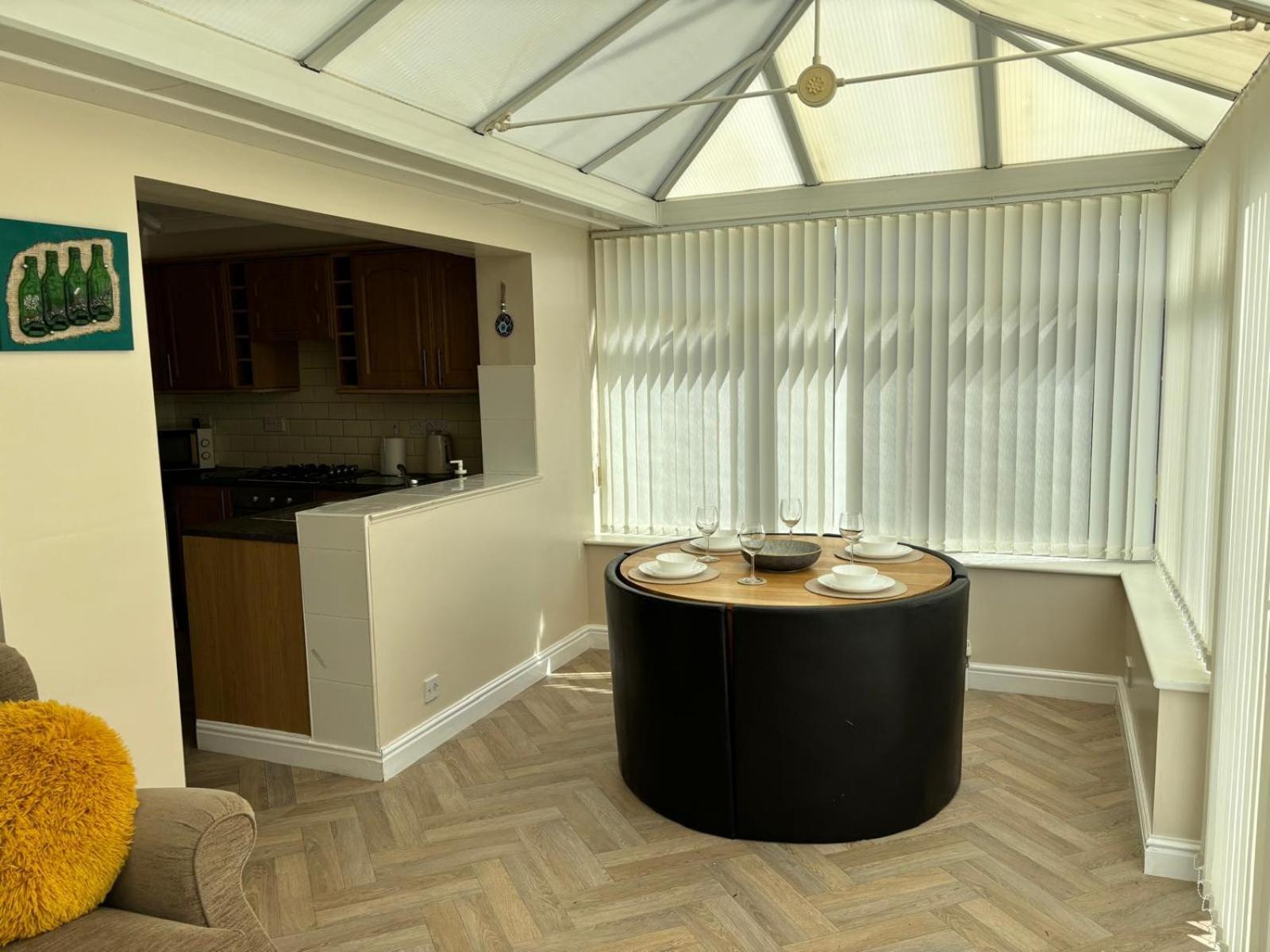 Bungalow-2bed-1bath-petfriendly-parking *
